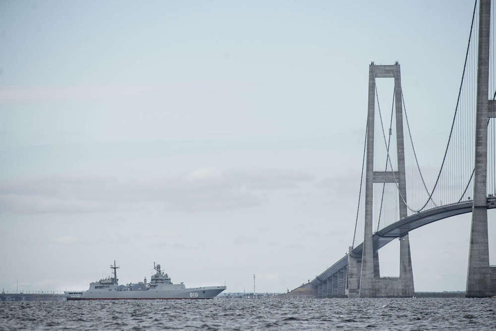 Russiske Krigsskibe Sejlede Fredag Gennem Dansk Farvand